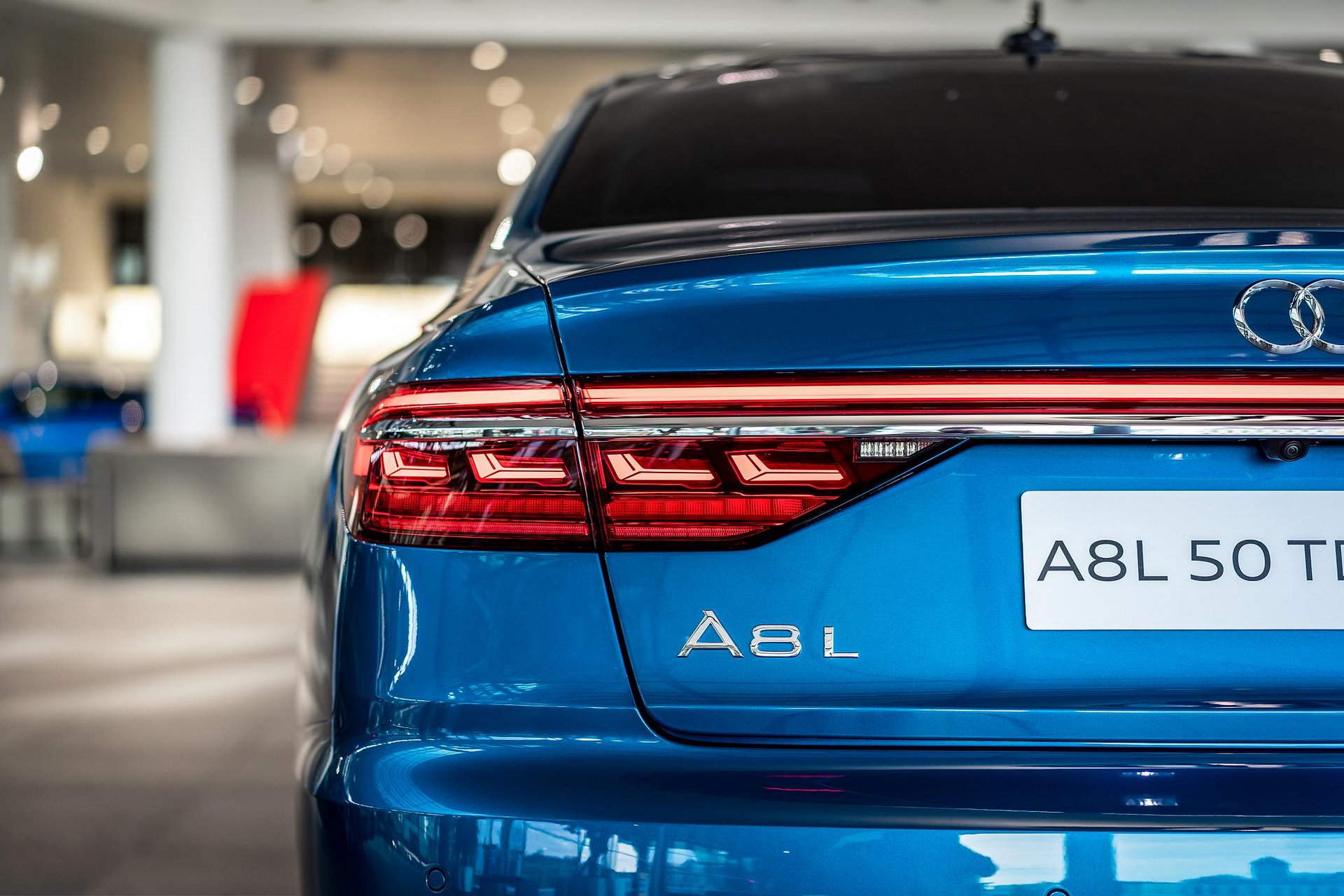 Audi A8 L 50 TDI Ara Blue