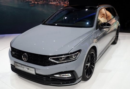 VW Passat Variant R-Line Edition