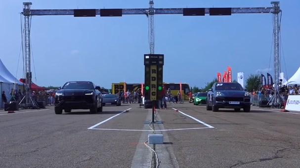 Lamborghini Urus vs Porsche Cayenne Turbo