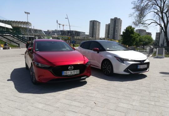 UPOREDNI TEST: Mazda 3 Vs Toyota Corolla Hybrid