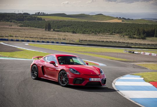 Porsche 718 Cayman GT4