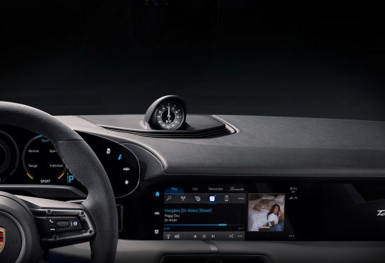 Porsche Taycan komandna tabla