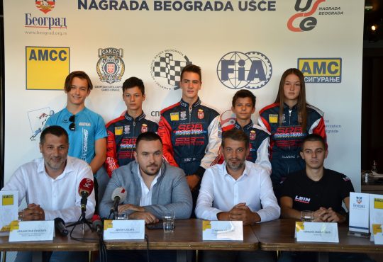 Branislav Pijević, Dejan Stojić, Staniša Lazarac i Nikola Miljković sa članovima reprezentacije Srbije - AMSS